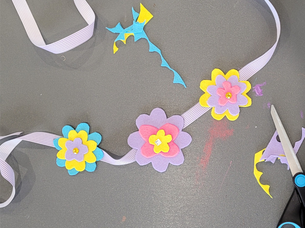 Craft Corner: Felt flower garland 