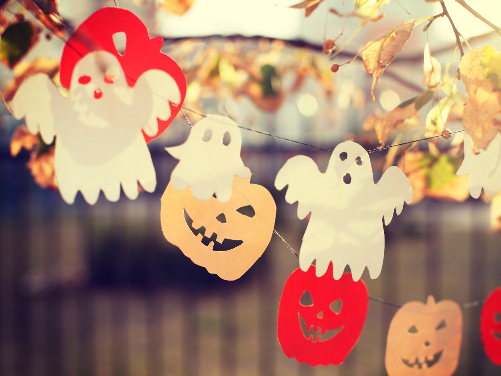 Craft Collective: Decorative bats and witch's hats