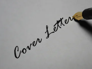 A fountain pen writing the words cover letter in cursive writing