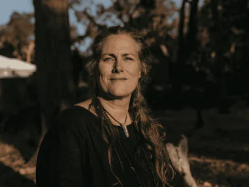 Vivian Paans posing amongst bushland