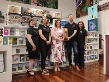 Tanya Richardson, City of Swan Mayor, with Scott Fleming, Manager Swan Valley Visitor Centre, and tourism officers proudly display their latest award.