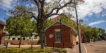 Midland library outside.