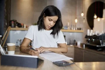 A women filling out a form